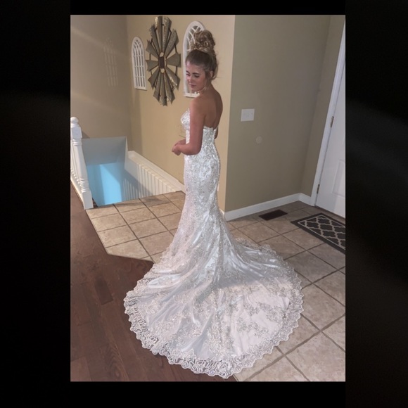 2017 Allure Bridal Gown- never used - Picture 2 of 11